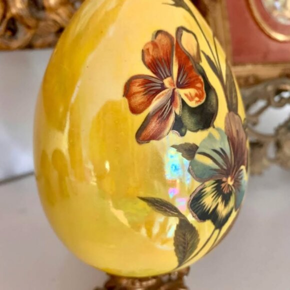Vintage hand painted porcelain egg shelf decor 👑🥚 - Picture 5 of 7